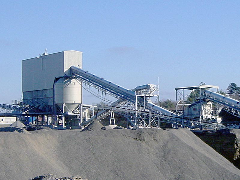 Arbeiten in der Fertigungshalle